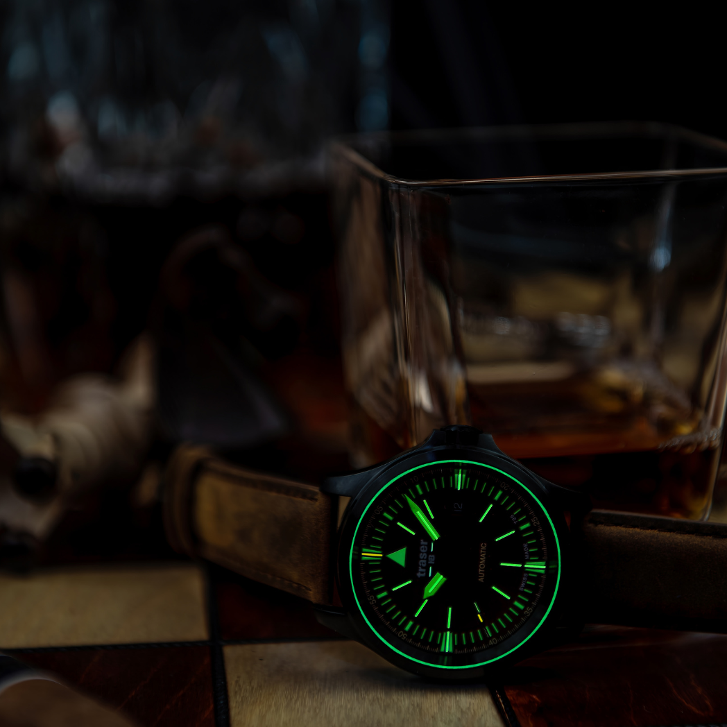 Traser P67 Officer Aut. Red - 110758-chronolounge