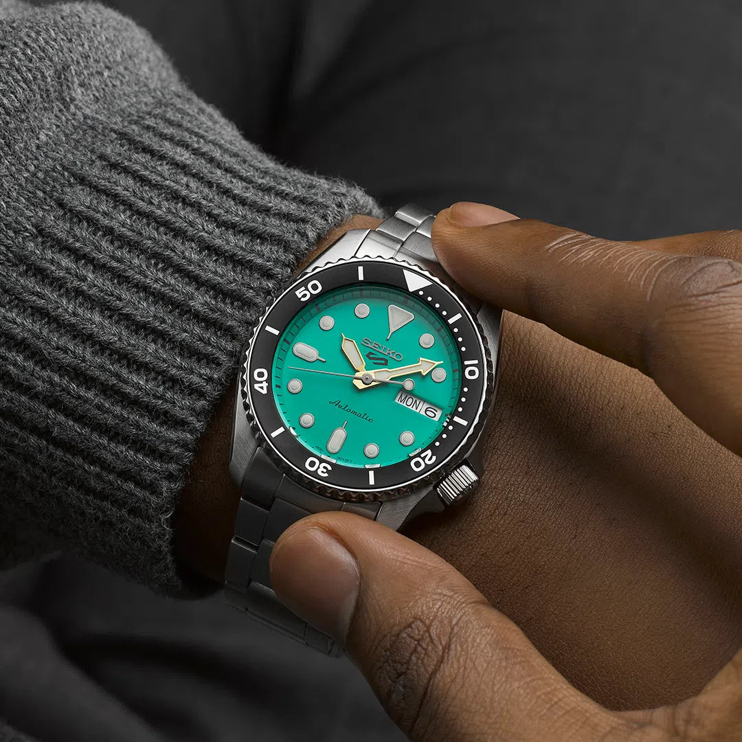 Seiko 5 Sports SKX Series - SRPK33K1-chronolounge