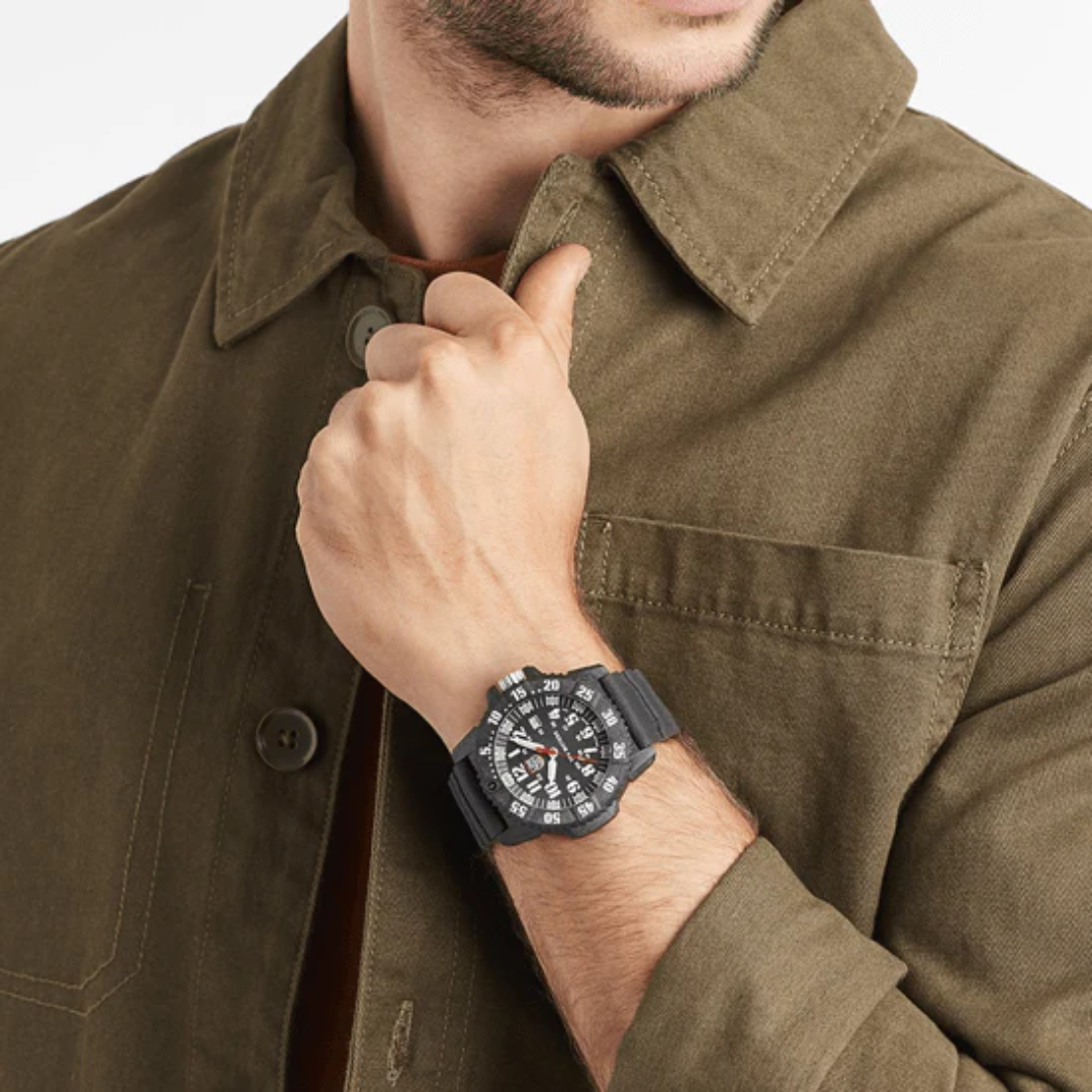 Luminox Master Carbon Seal Watch - XS.3801.C.SET-chronolounge